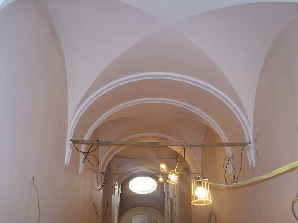 mouldings and architectural plasterwork